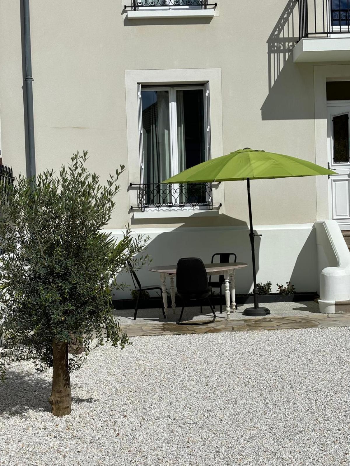 Appartement 2 Chambres Dans Une Belle Maison A Proximite De Paris Asnières Kültér fotó